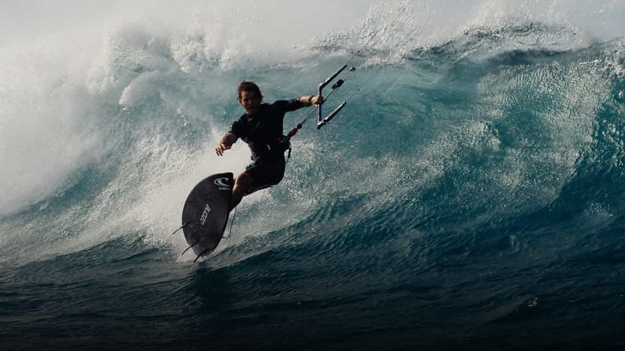 Beeld uit de video: Kitesurfing | Jesse Richman Rides Epic Maui Hawaii Waves