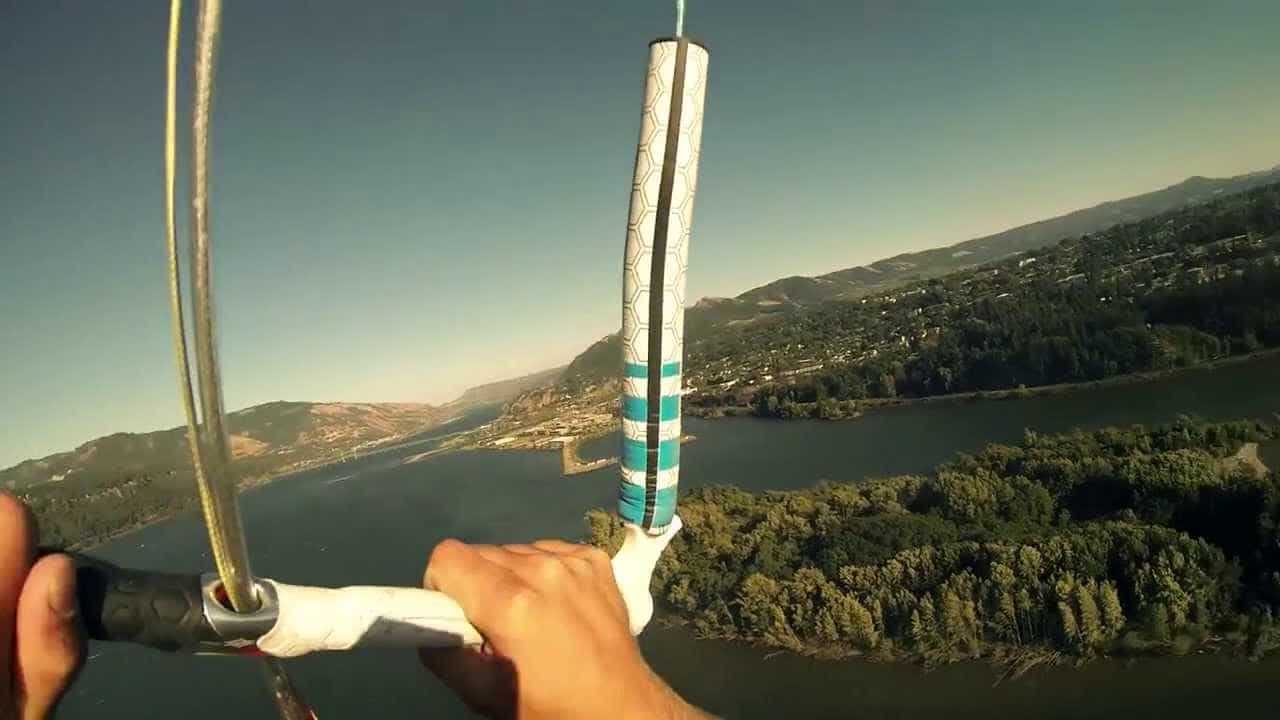 Beeld uit de video: Jesse Richman: World Record Kiteboard Flying from 790ft