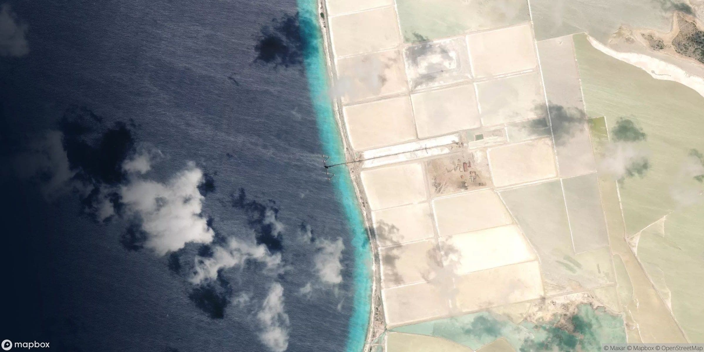 Luchtfoto van Bonaire - Pink Beach