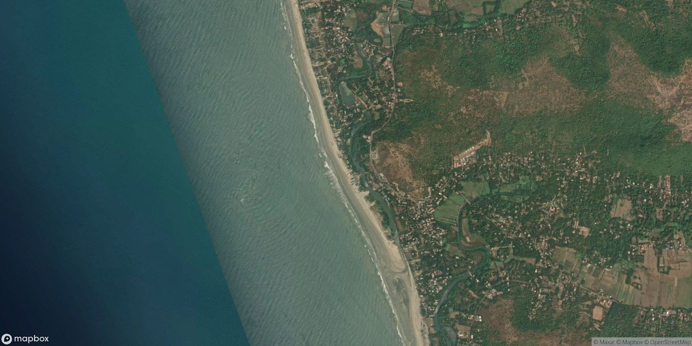 Luchtfoto van Goa, Morjim Beach