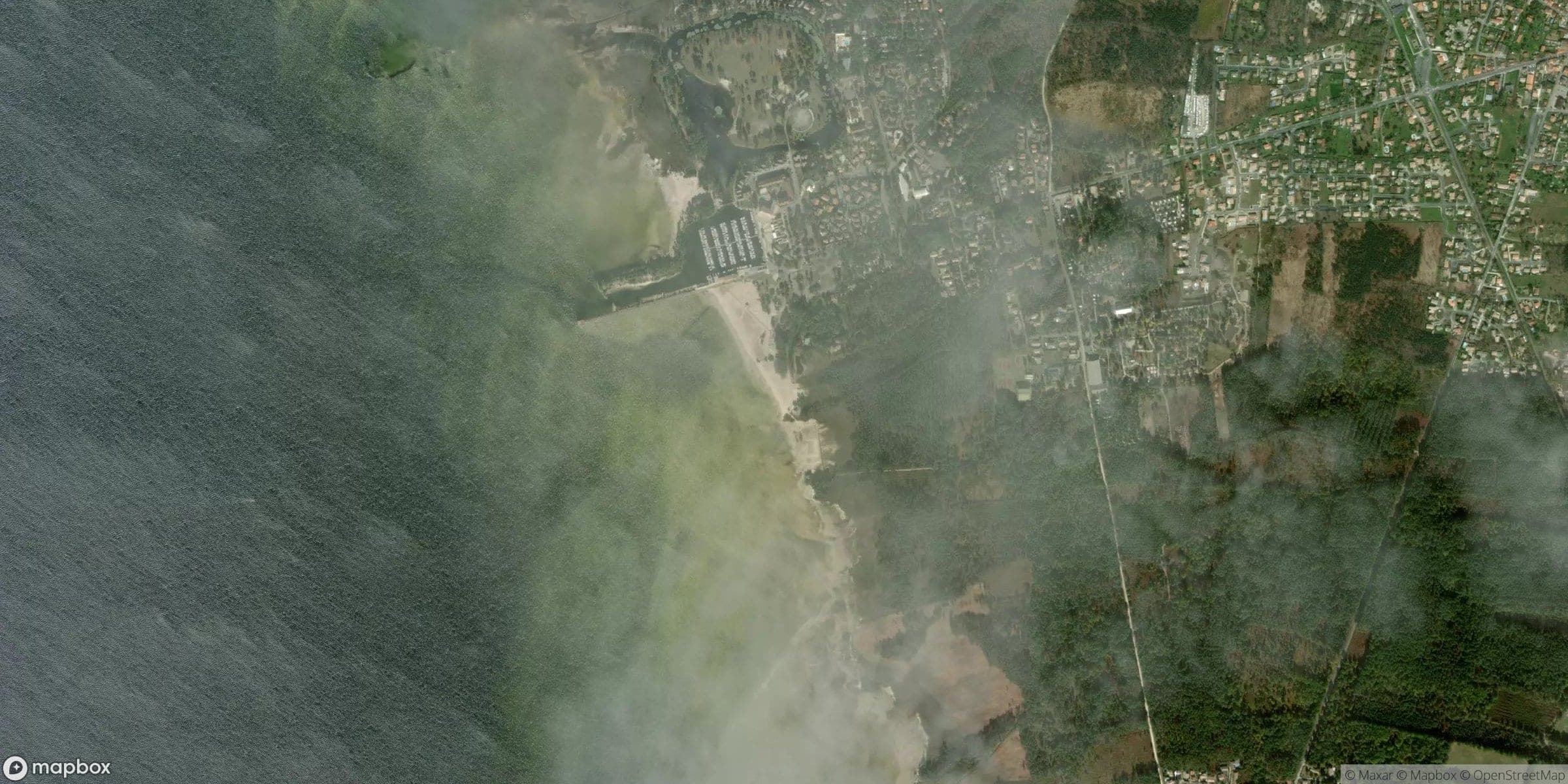 Luchtfoto van Hourtin Port