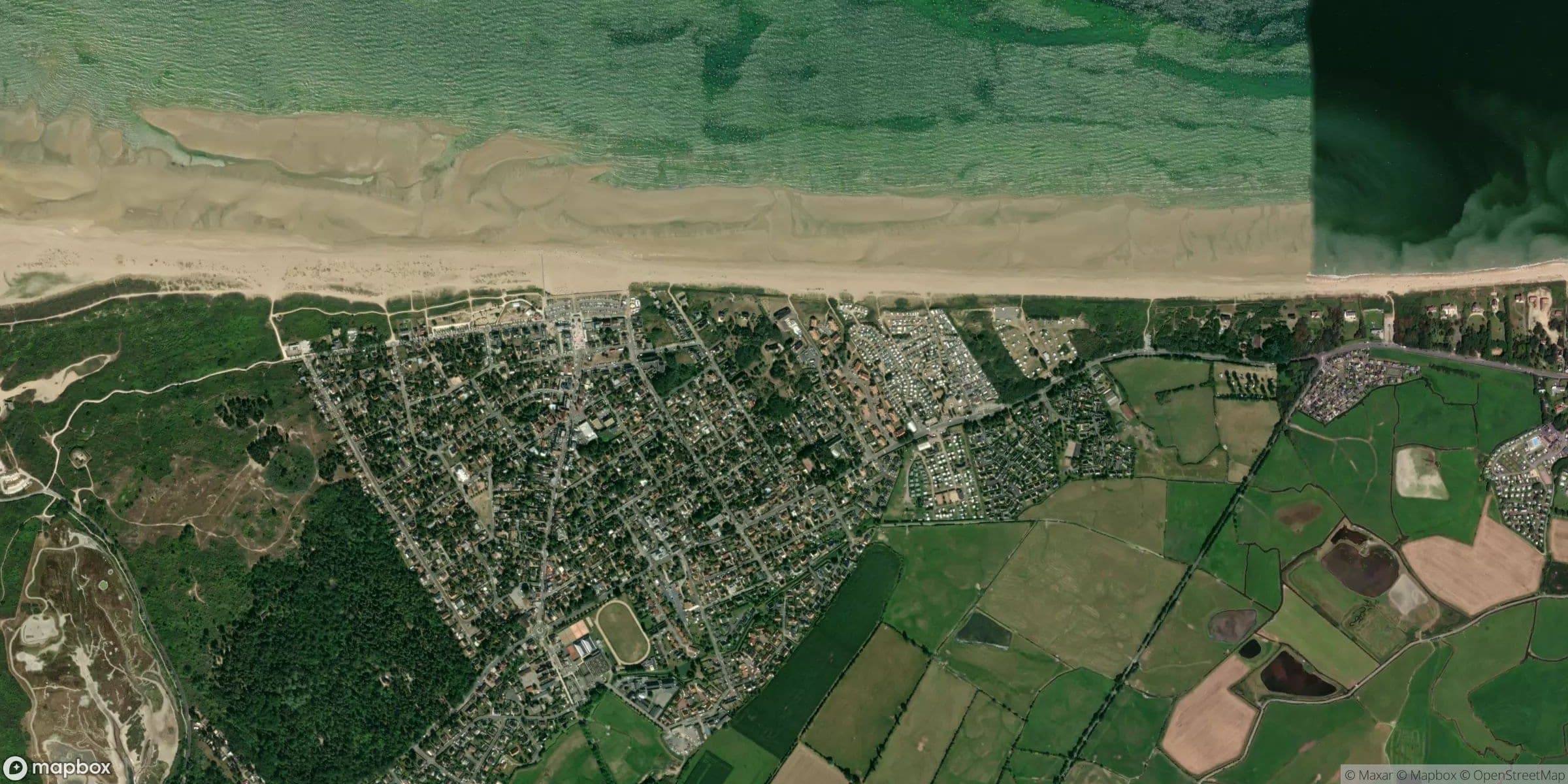 Luchtfoto van Merville Franceville Plage