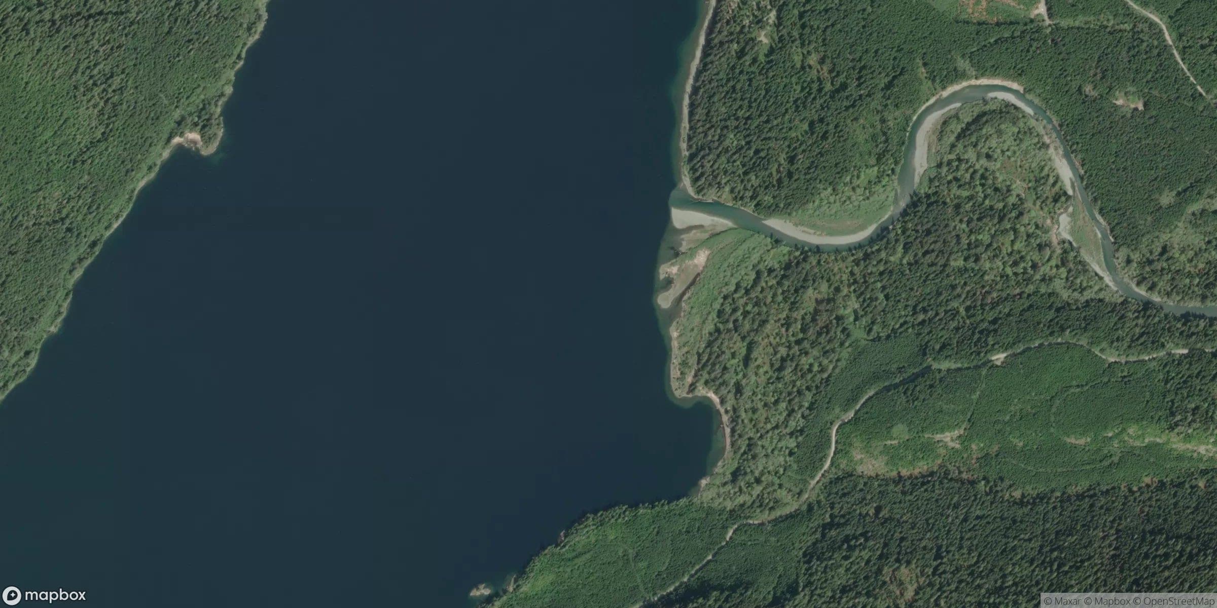 Luchtfoto van Nitinat Lake