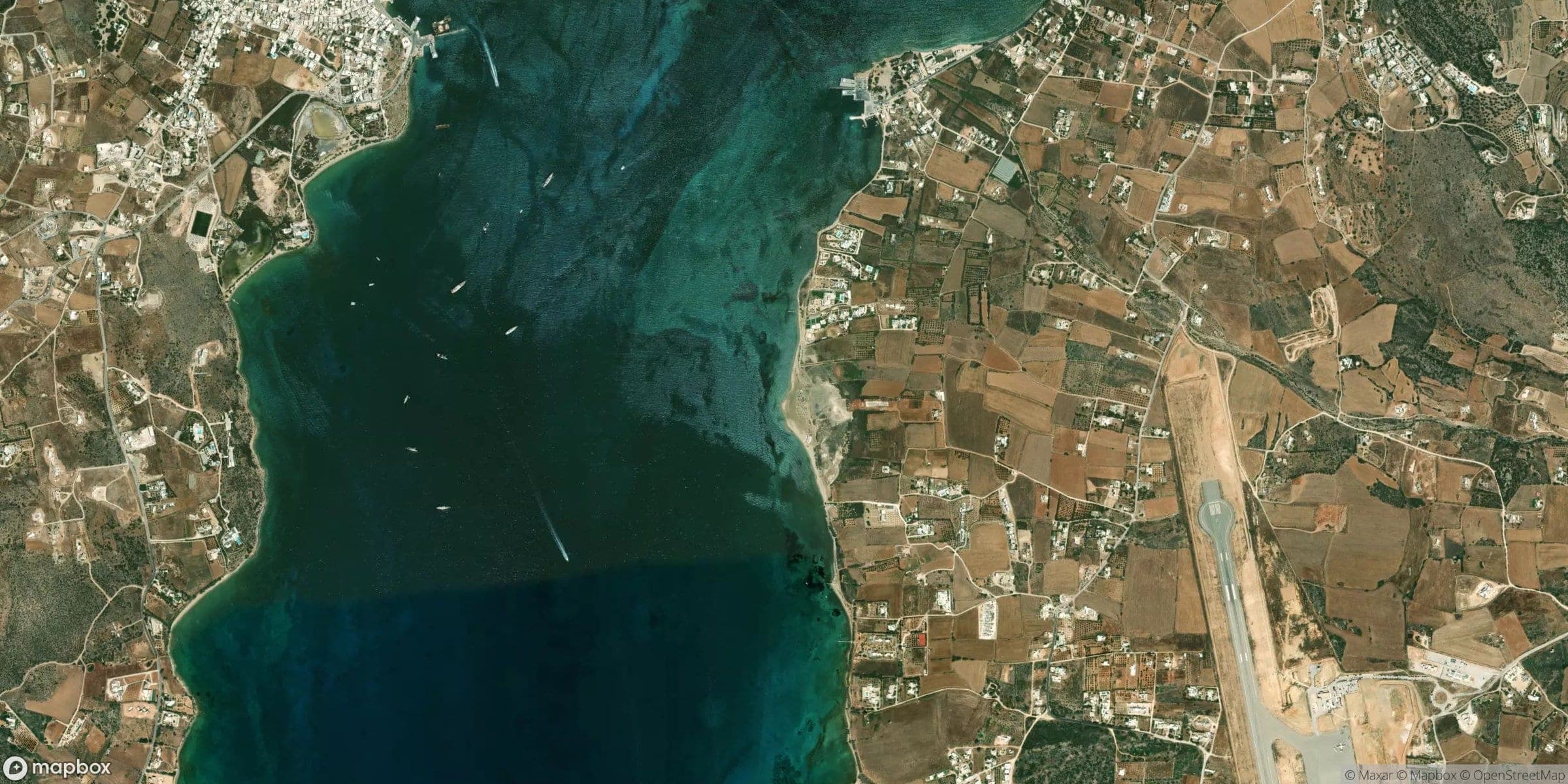 Luchtfoto van Paros, Pounda