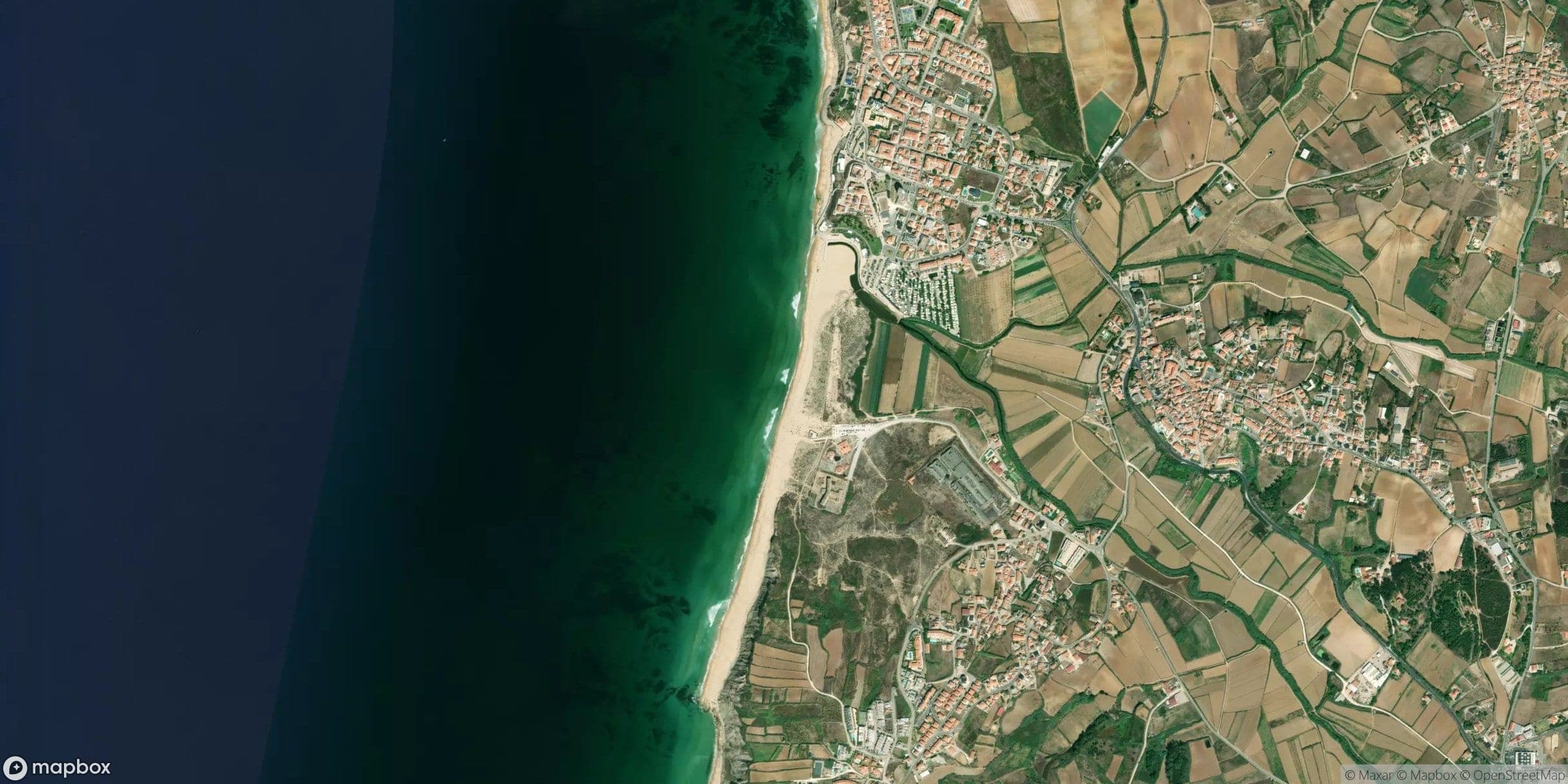 Luchtfoto van Praia Branca