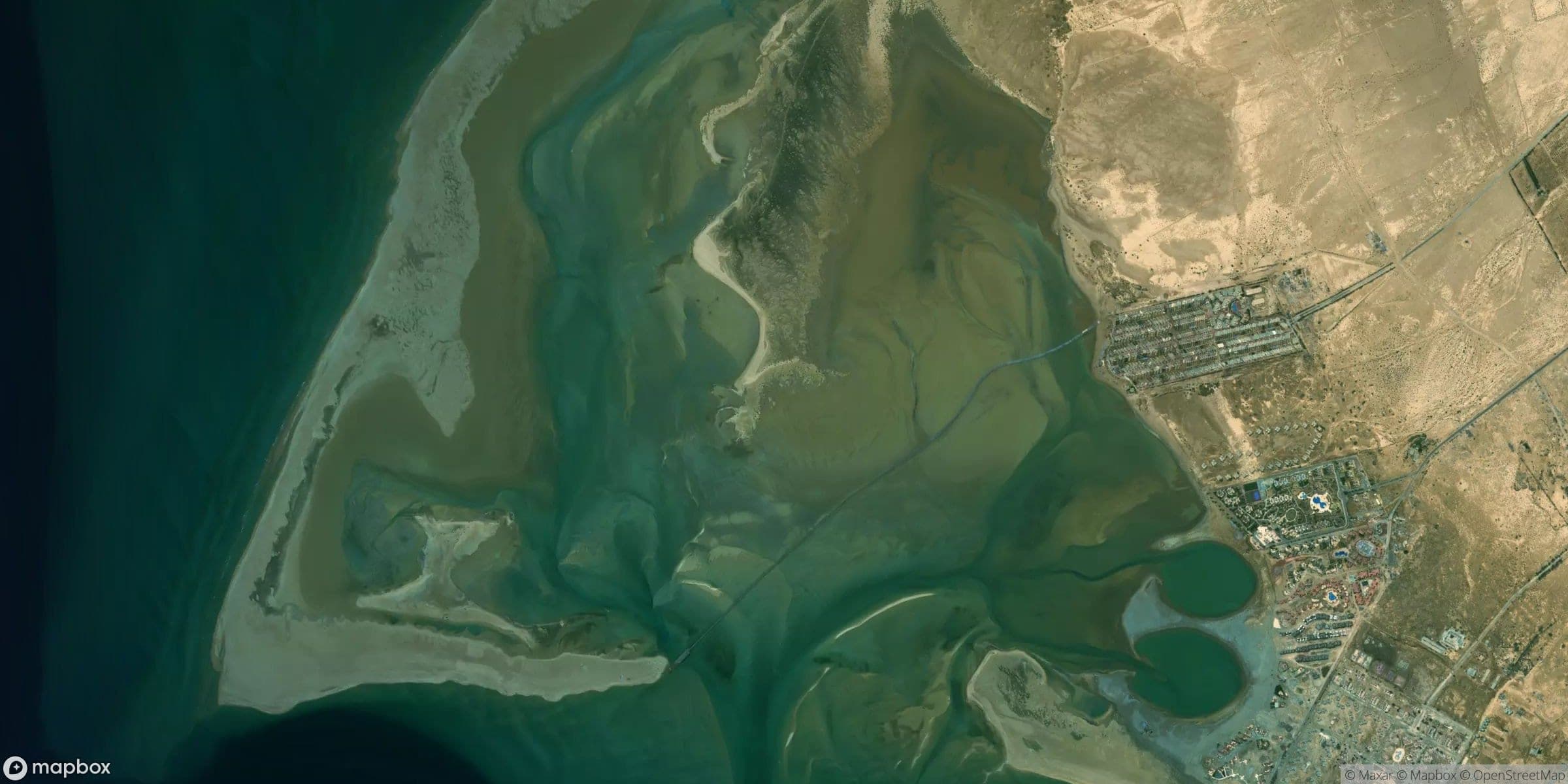 Luchtfoto van Ras Sudr, Moonbeach Lagoon