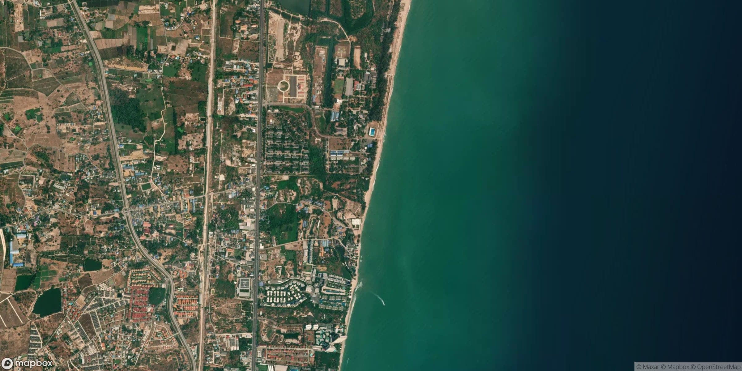Luchtfoto van Tassanee Beach