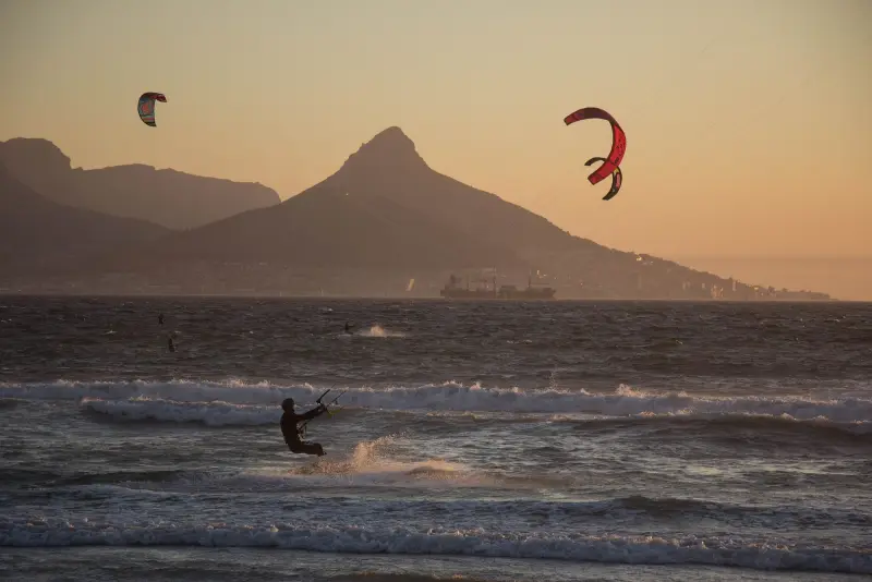 Kitesurfer bij Kaapstad