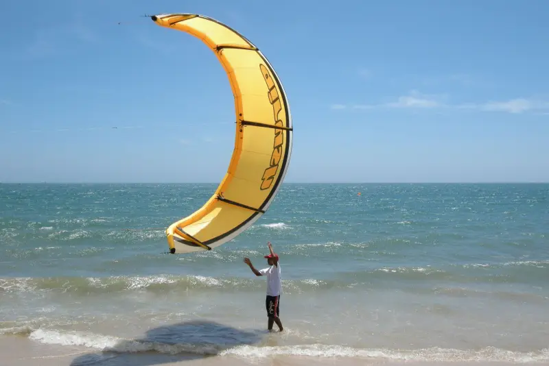 Kitesurfers bij Mui Ne, Vietnam