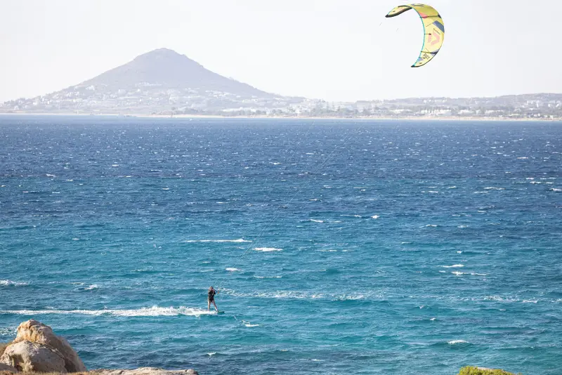 Kitesurfers bij Mikri Vigla, Naxos