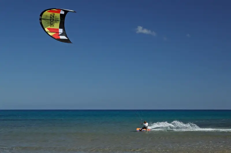 Kitesurfers bij Prasonisi, Rhodos