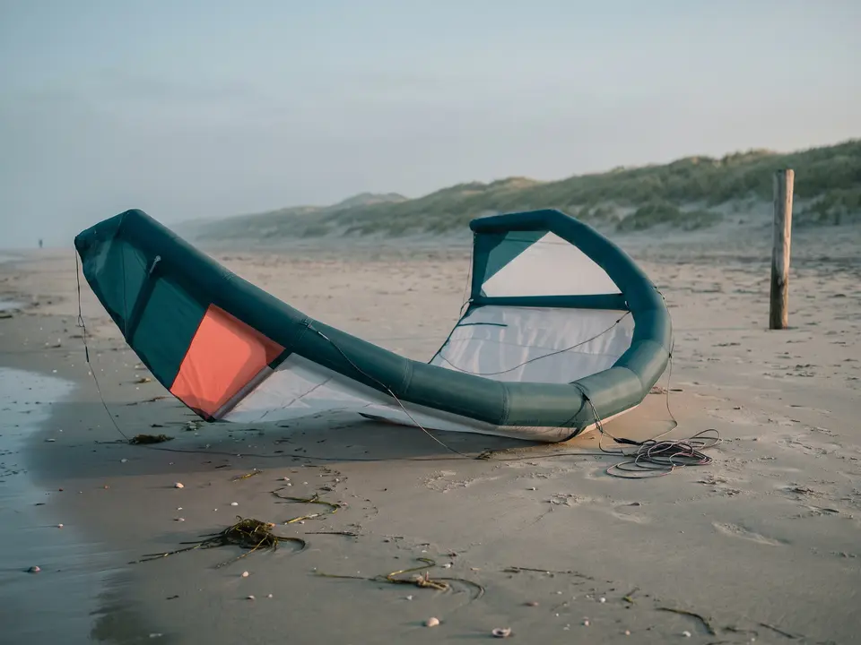 Sfeerbeeld: een kite op het strand, gevonden