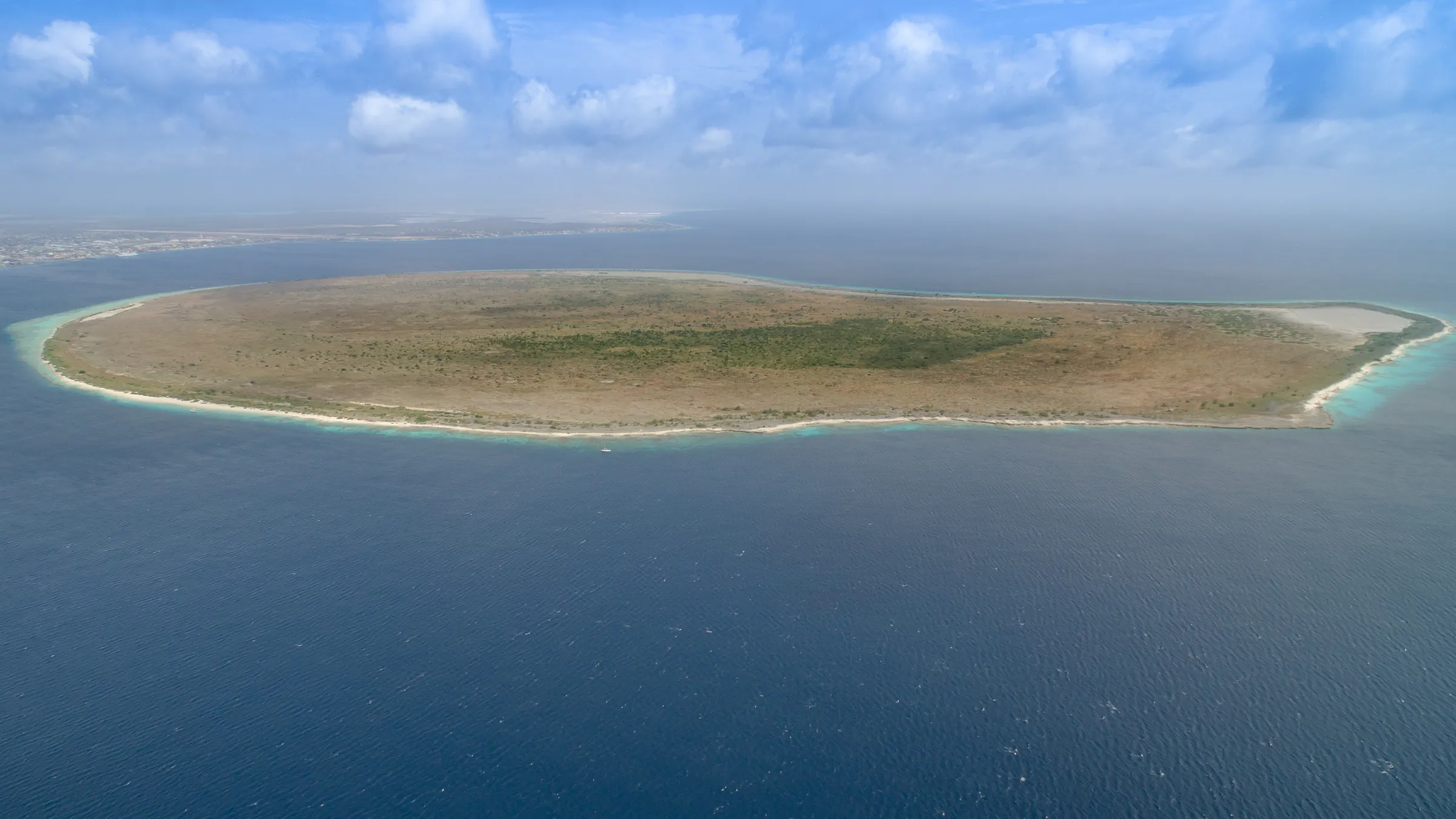 Klein Bonaire van bovenaf, met Bonaire op de achtergrond