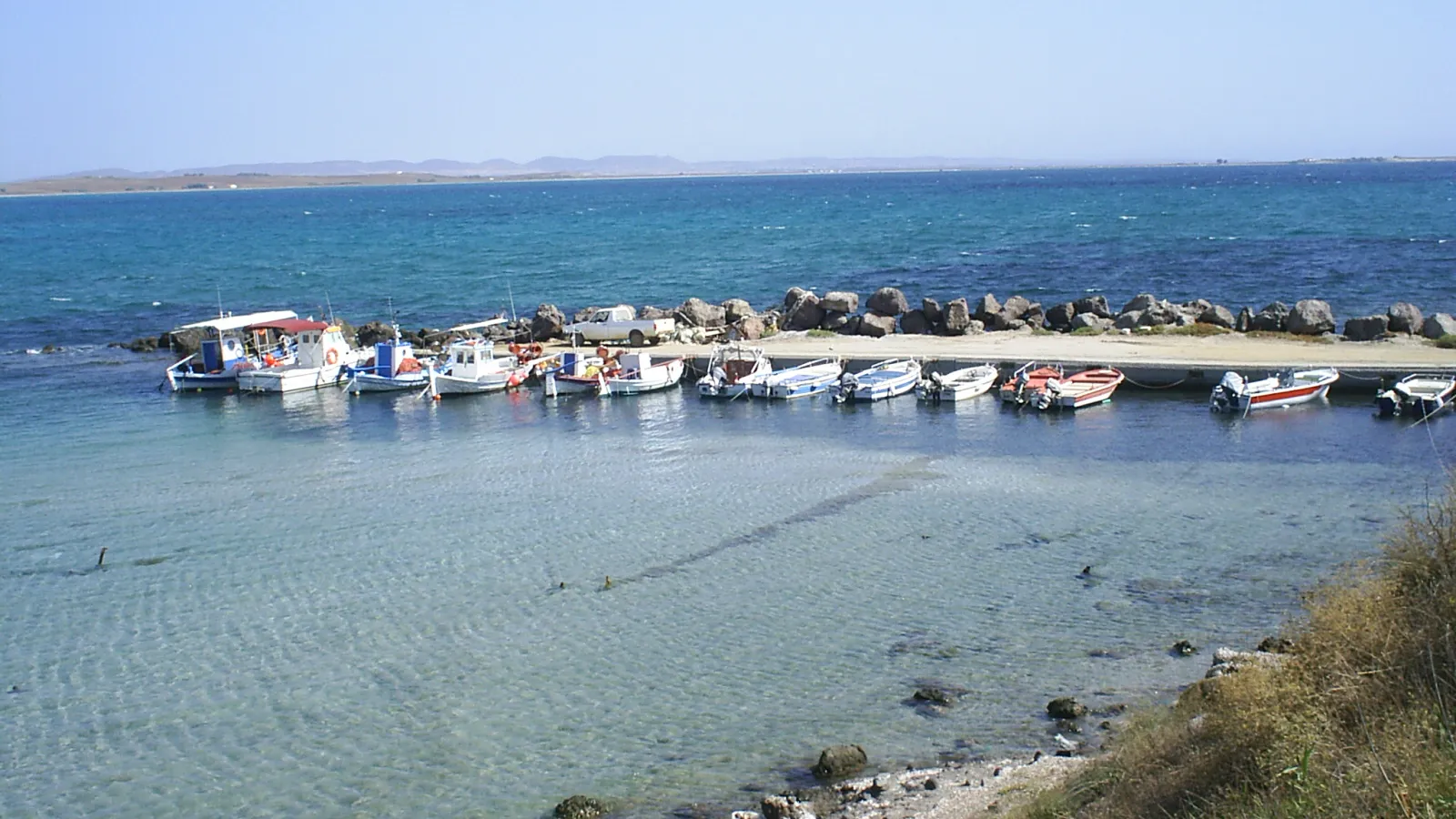 Vissershaventje van Agia Kyriaki aan de zuidkant van de baai van Keros